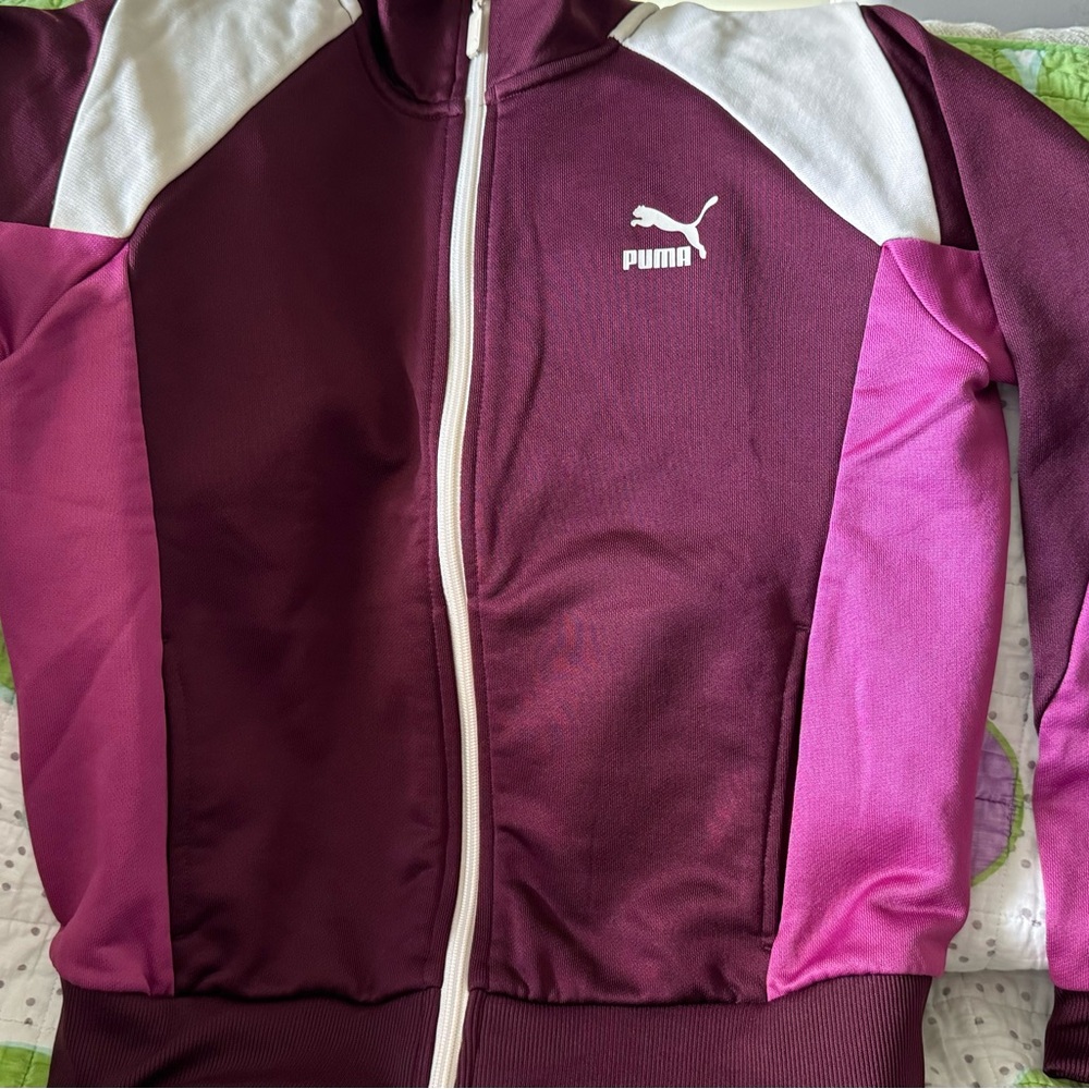 Puma pants and jacket, like new. Size small
